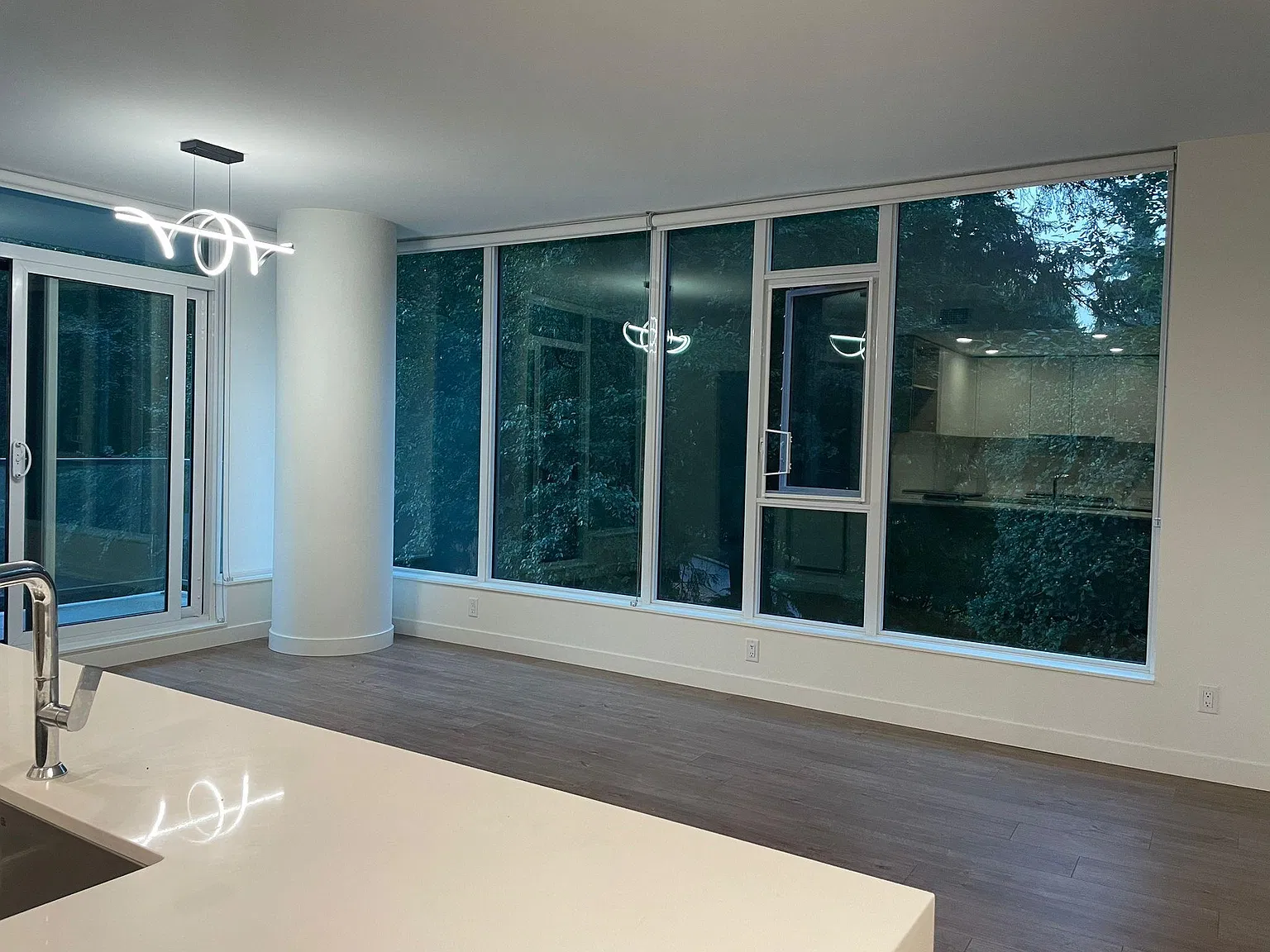 2 bed, 911 sqft, $3,200 — Photo 2