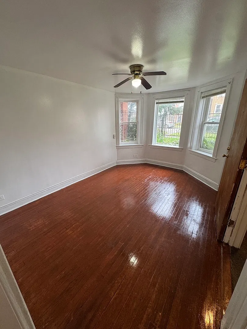 1 bed, 1.0 bath, 975 sqft, $1,250 — Photo 2