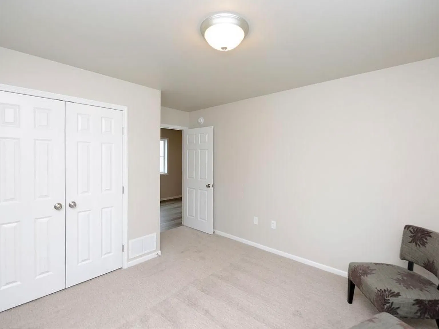 3 bed, 2048 sqft, $1,895 — Photo 3