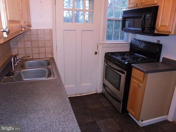 3rd image of 5756 Biscayne Dr
