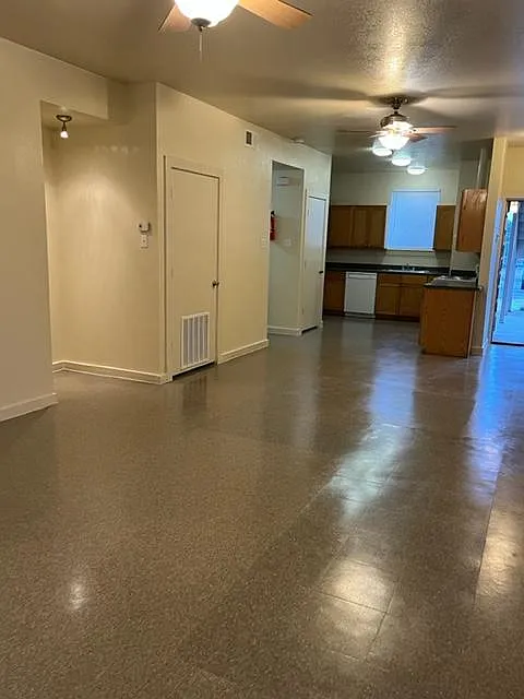 3 bed, 2.5 bath, $1,400 — Photo 2