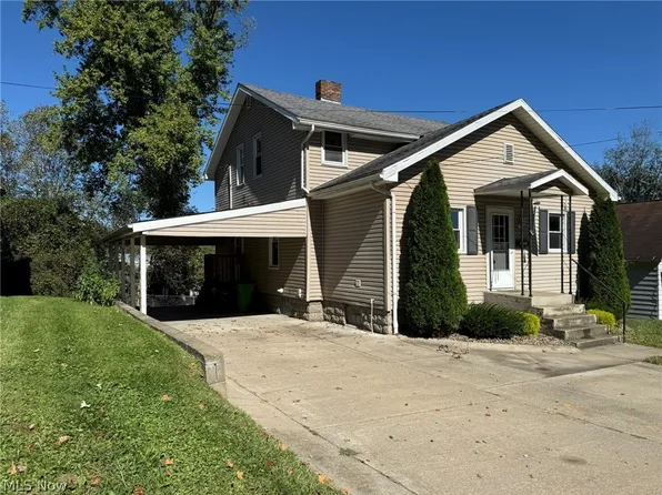 1111 Trenton Ave, Uhrichsville, OH 44683