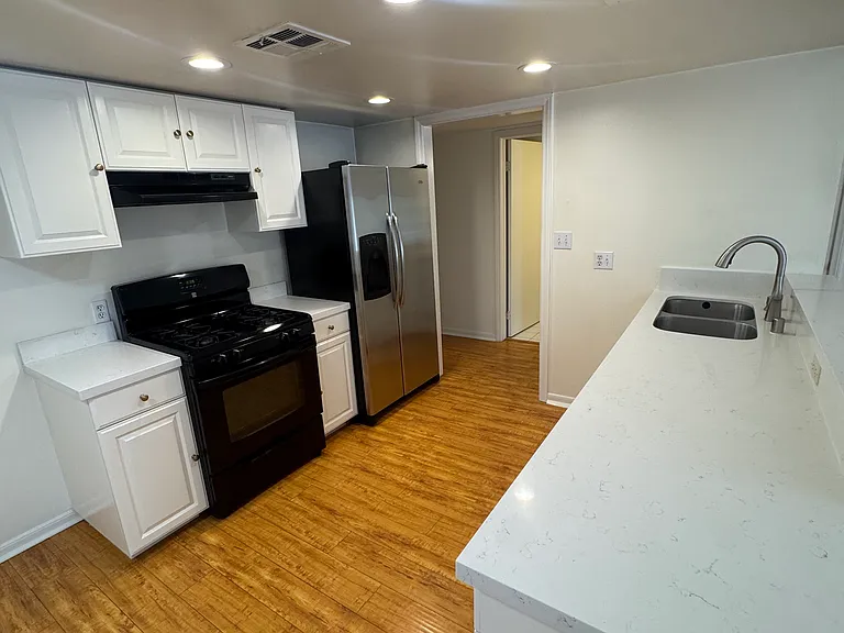 14435 Riverside Dr #3 — Photo 3