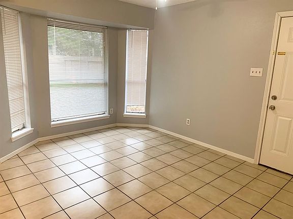 4th image of 20203 Fox Glen Ln