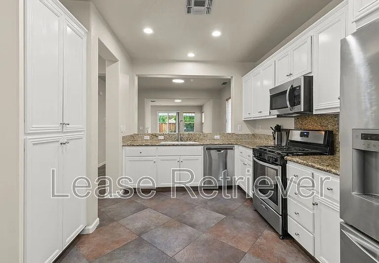 223 W Prosperidad Way — Photo 3