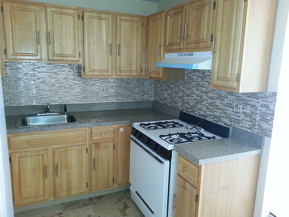 1st image of 304 Hart St #2