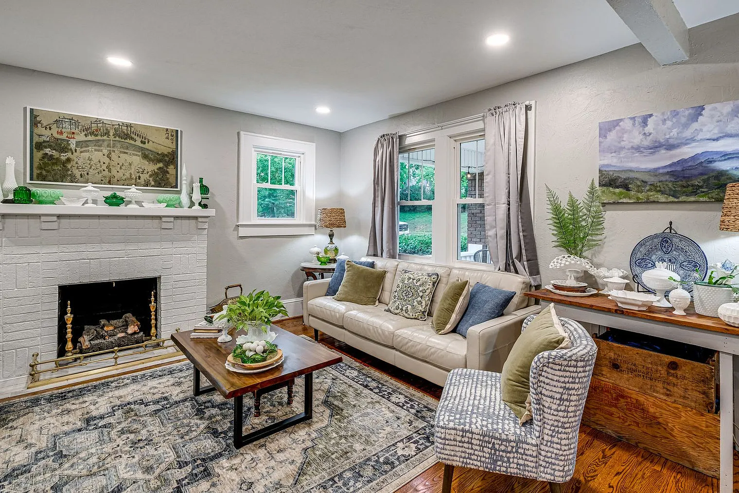 3 bed, 2.0 bath, 2055 sqft, $3,516 — Photo 1