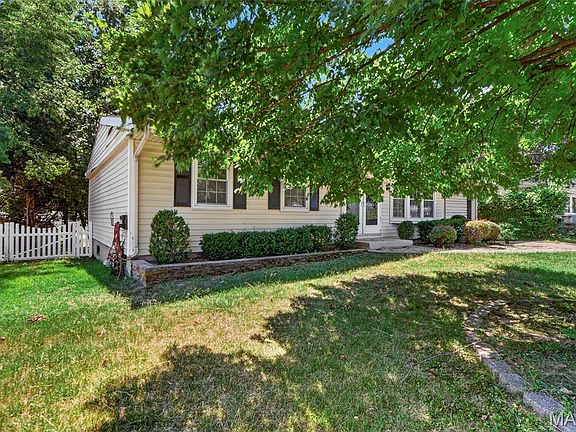 4th image of 1132 Burgundy Ln