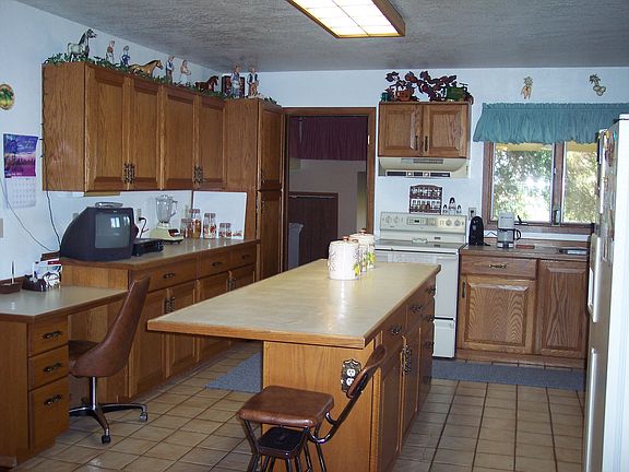 5th image of 1003 N Road 11