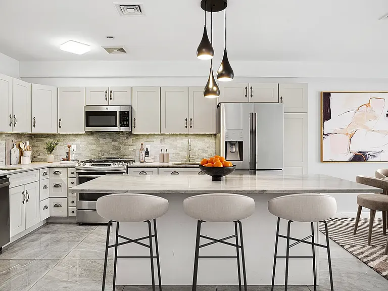 548 6th Ave #PENTHOUSE — Photo 1