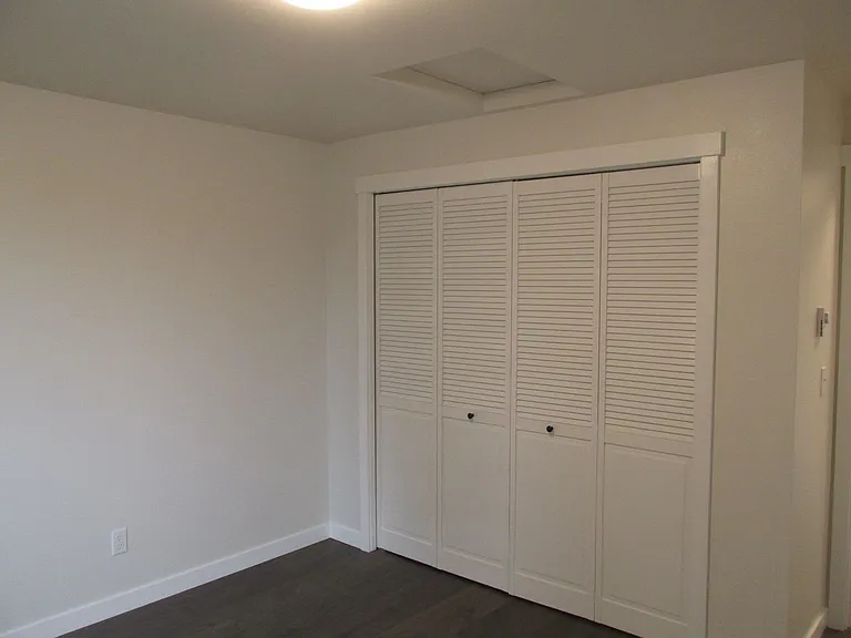 330 N Pine St — Photo 13