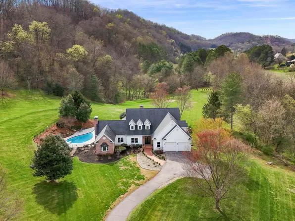 2740 McCammon Rd, Rockford, TN 37853