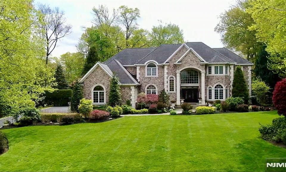 1st image of 457 Devonshire Dr