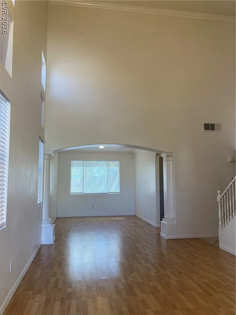 6 bed, 3.0 bath, 3036 sqft, $2,685 — Photo 3