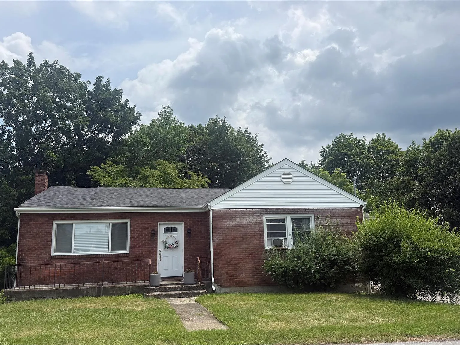 3 bed, 1.0 bath, 1444 sqft, $2,800 — Photo 2