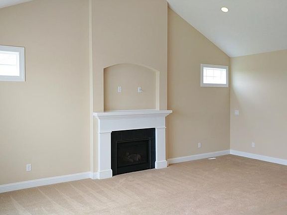 4th image of 818 Jennifer Ln