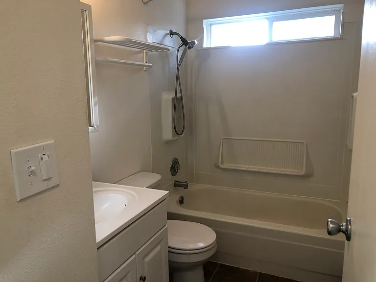 921 SE Klemgard St #D6 — Photo 7