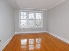 625 11th St, Wilmette, IL