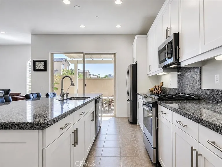 217 Primrose Dr — Photo 6