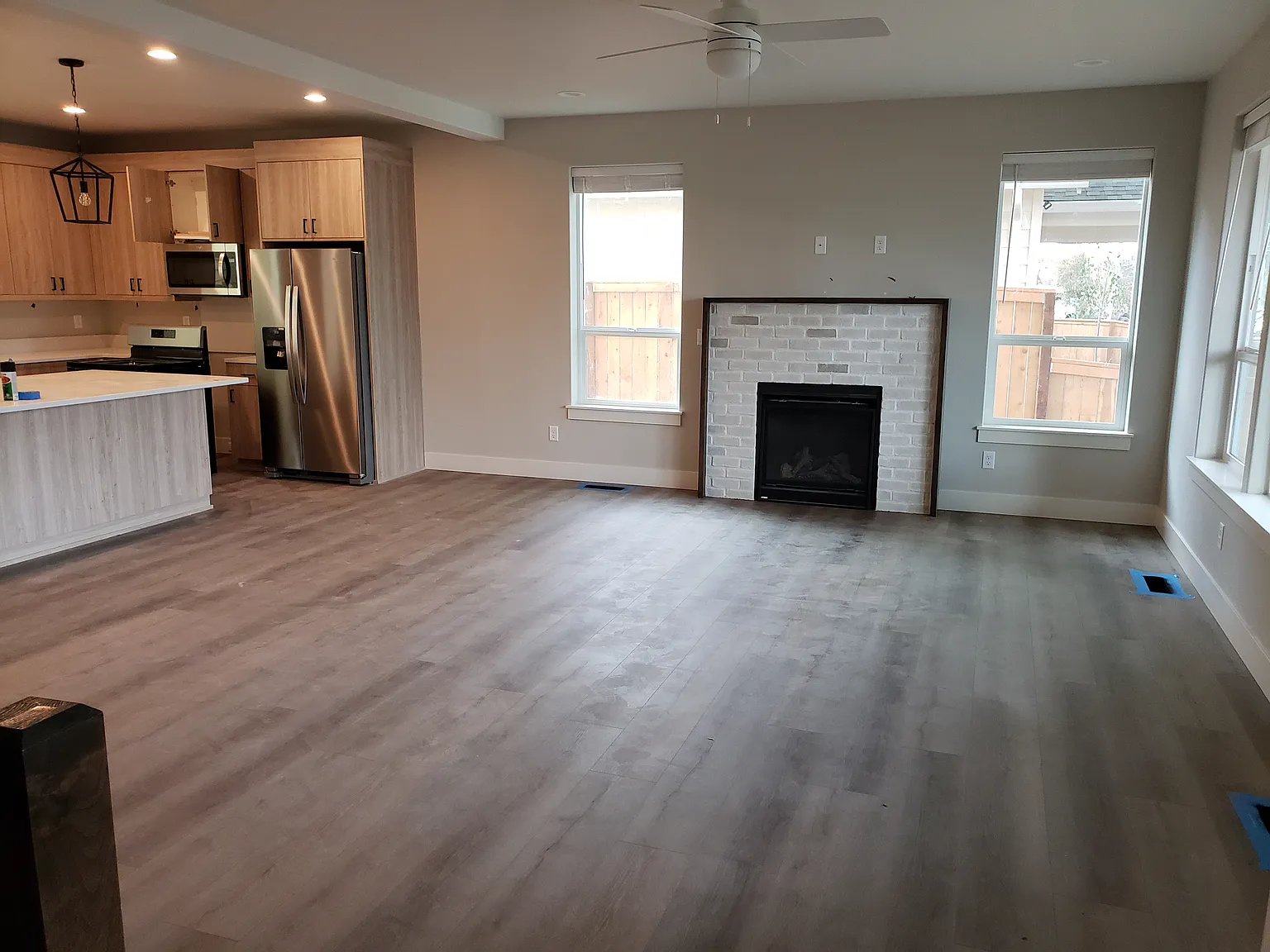 3 bed, 2.5 bath, 1661 sqft, $2,350 — Photo 2
