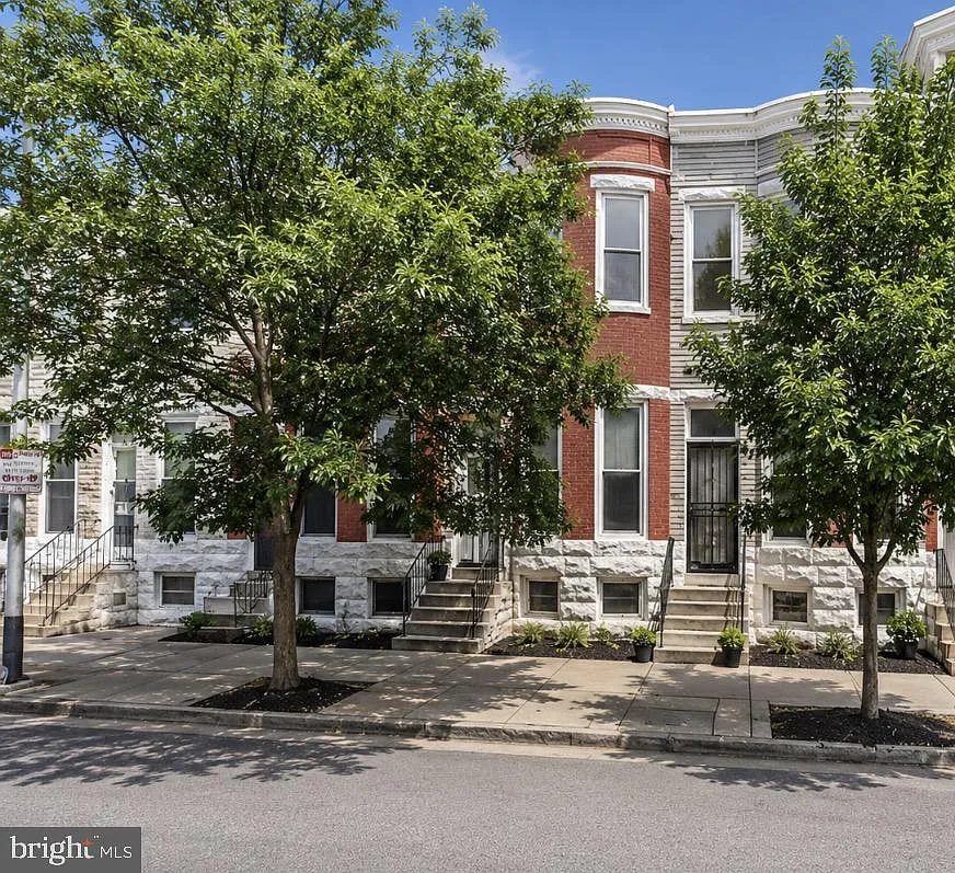 3 bed, 1.5 bath, 1122 sqft, $1,575 — Photo 1