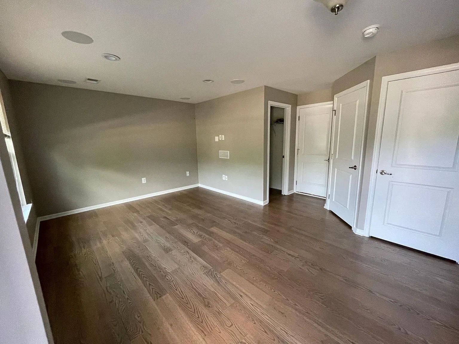 3 bed, 2000 sqft, $2,550 — Photo 4
