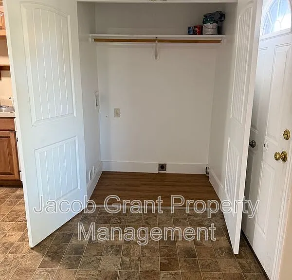 245 Opal Ct #2E — Photo 8