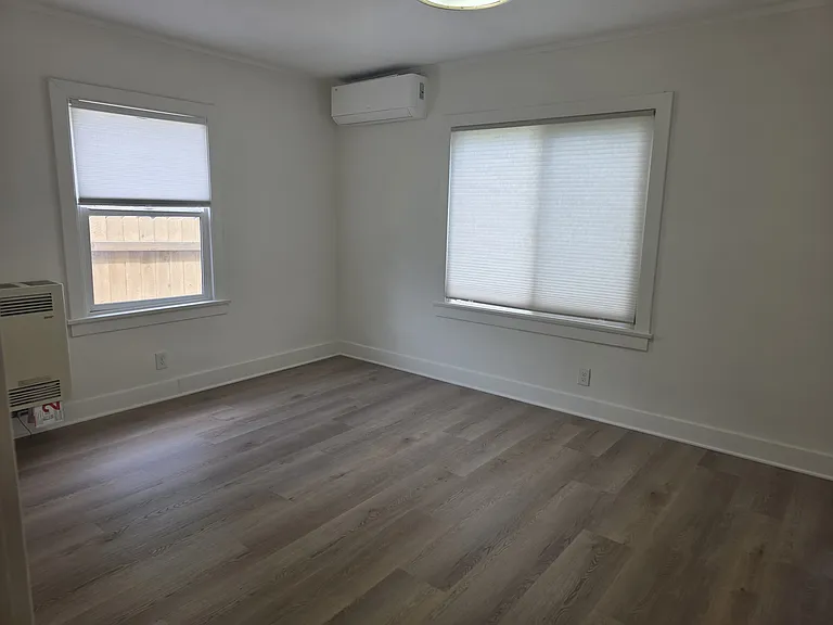 85 S Grand Oaks Ave — Photo 6