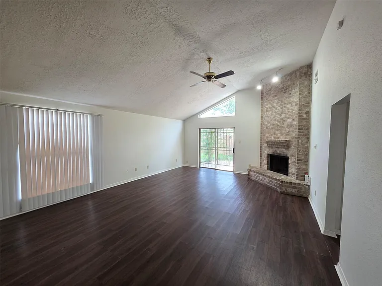 11726 Plumbrook Dr — Photo 3