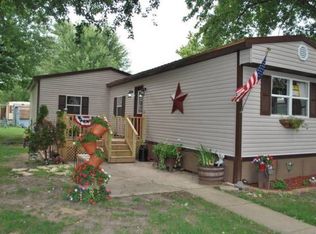 109 W Meadowland Dr, Rochelle, IL 61068