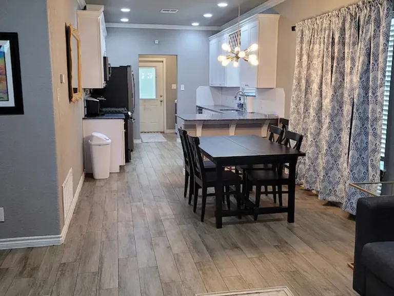 115 Carle Ave — Photo 2
