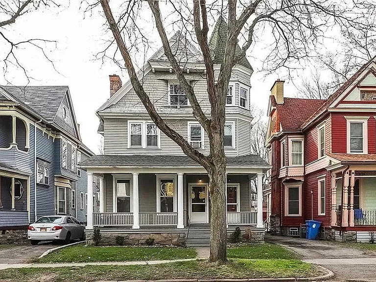 473 Alexander St — Photo 1