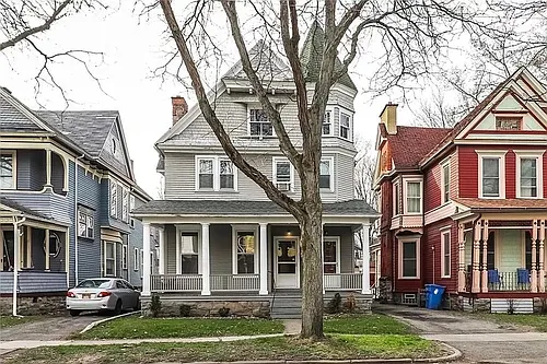473 Alexander St Photo 1