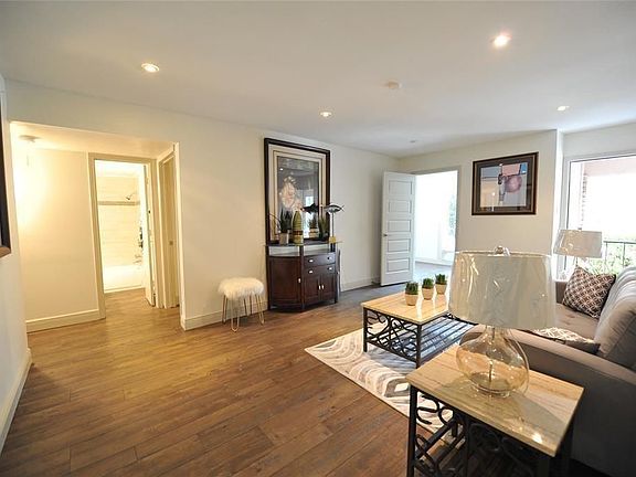 3rd image of 12633 Memorial Dr APT 131