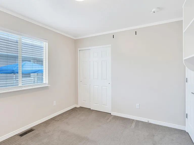874 W 200 N — Photo 14