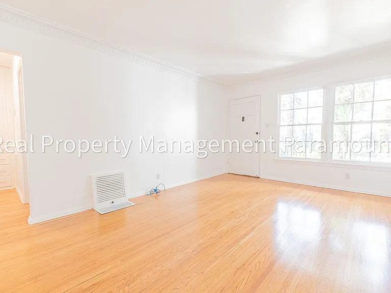 1460 S Orange Grove Ave — Photo 6