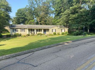 200 Hathaway Dr, Signal Mountain, TN 37377