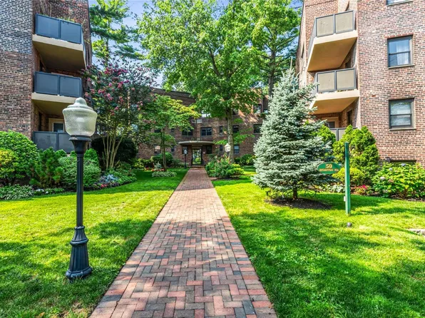 50 Brompton #1i, Great Neck, NY 11021