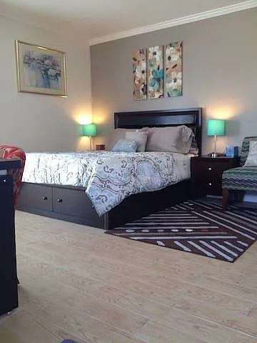 2313 Montrose Ave #7 — Photo 1