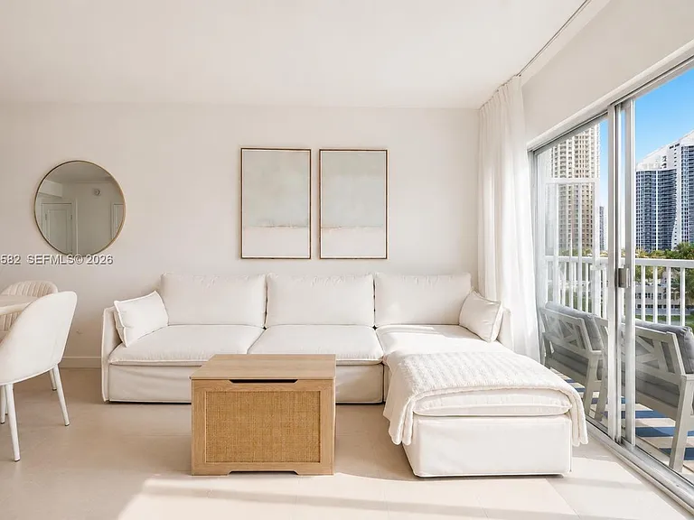 17800 Atlantic Blvd #Penthouse 3 — Photo 2
