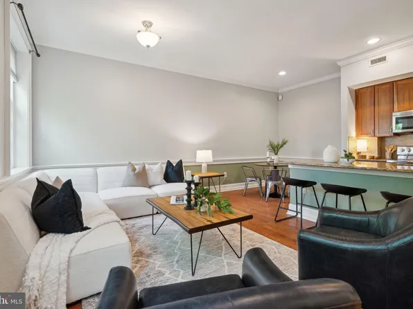 2501 Christian St APT 203, Philadelphia, PA 19146