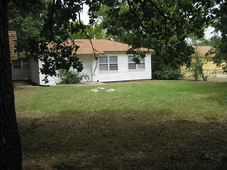 2601 Denison St — Photo 8