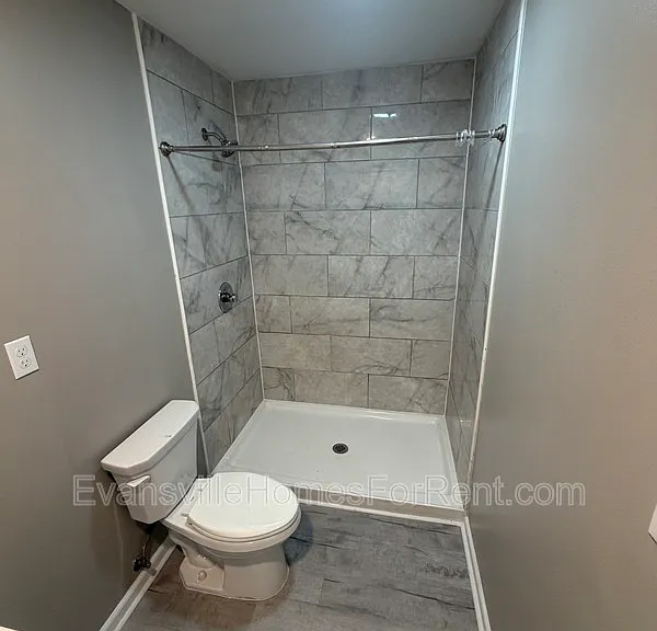 1404 Oakley St — Photo 12