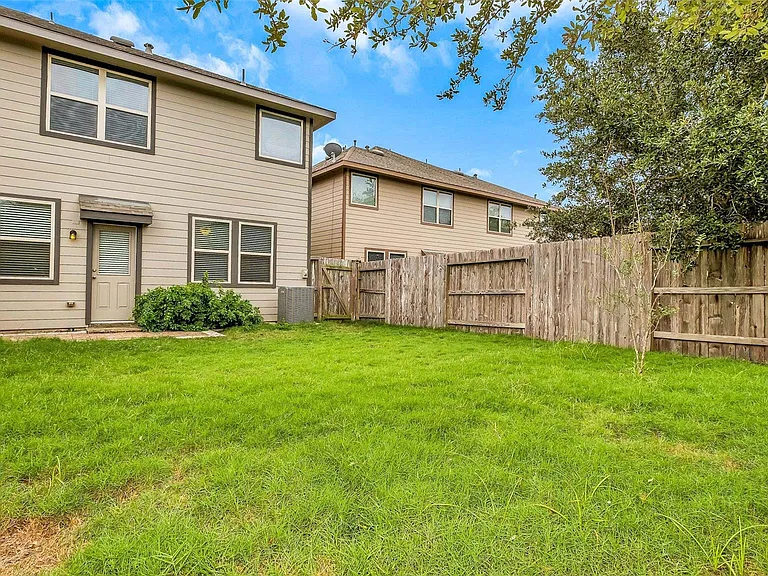 6475 Calgary Woods Ln — Photo 29