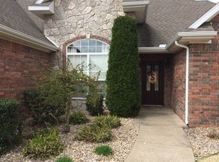5724 S Chanberry Ln, Rogers, AR 72758
