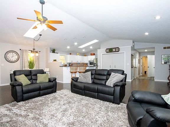 3rd image of 5073 Burgundy Ct