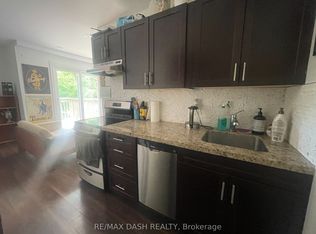 141 Admiral Rd #202, Toronto, ON M5R2L7