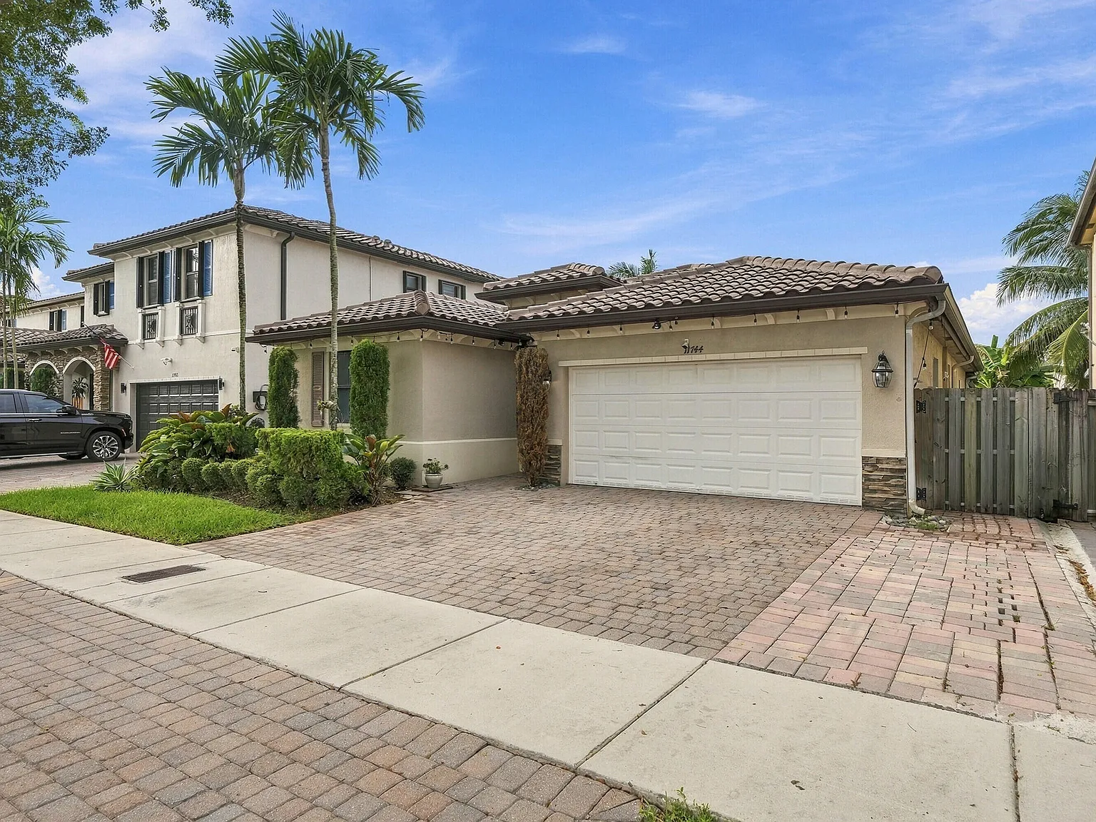 3 bed, 3.0 bath, 1844 sqft, $4,200 — Photo 2