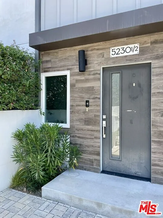 3 bed, 2.5 bath, 1339 sqft, $3,795 — Photo 3