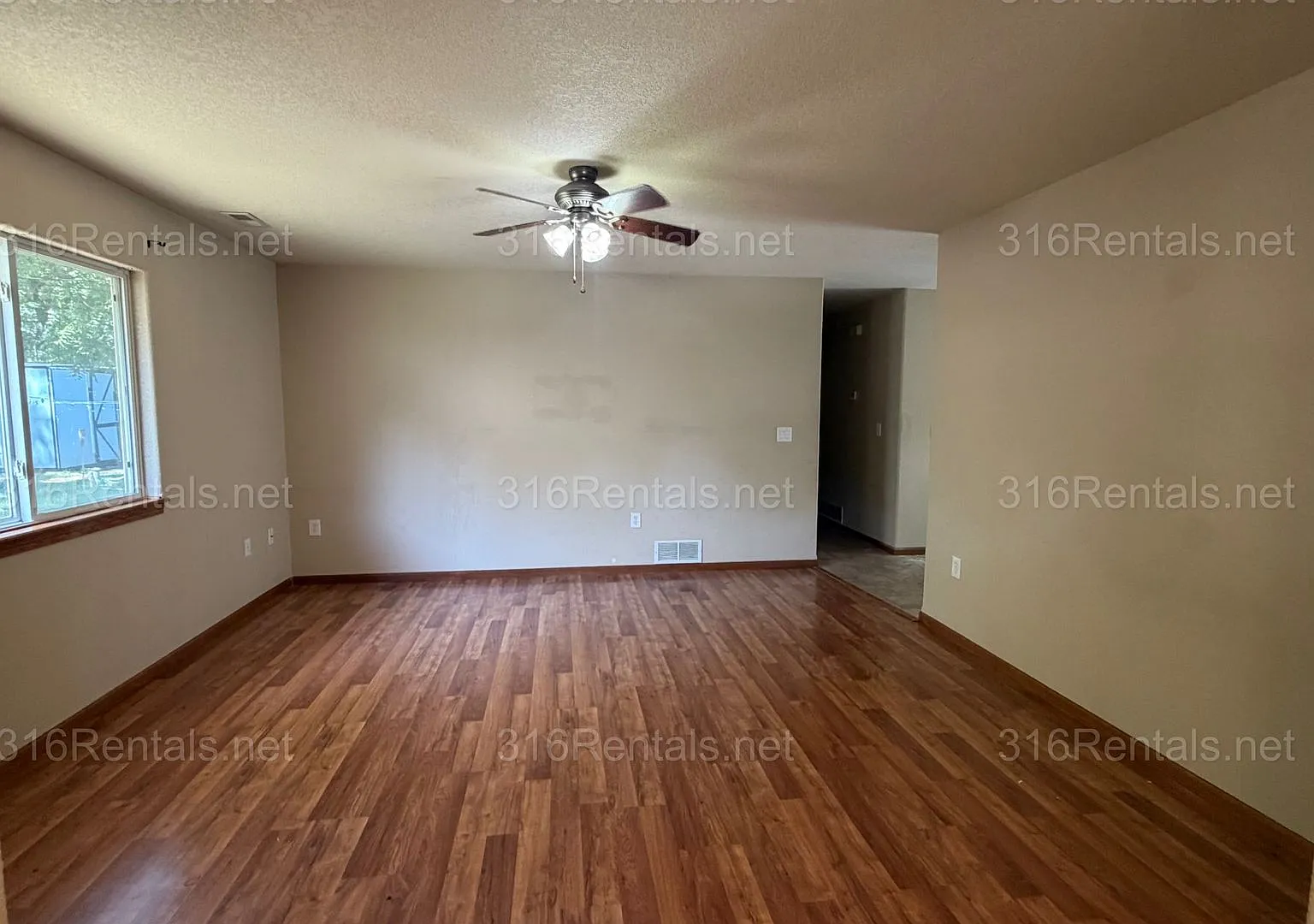 $1,300 - 314 Columbia - 3 Bed / 2 Bath Duplex — Photo 3